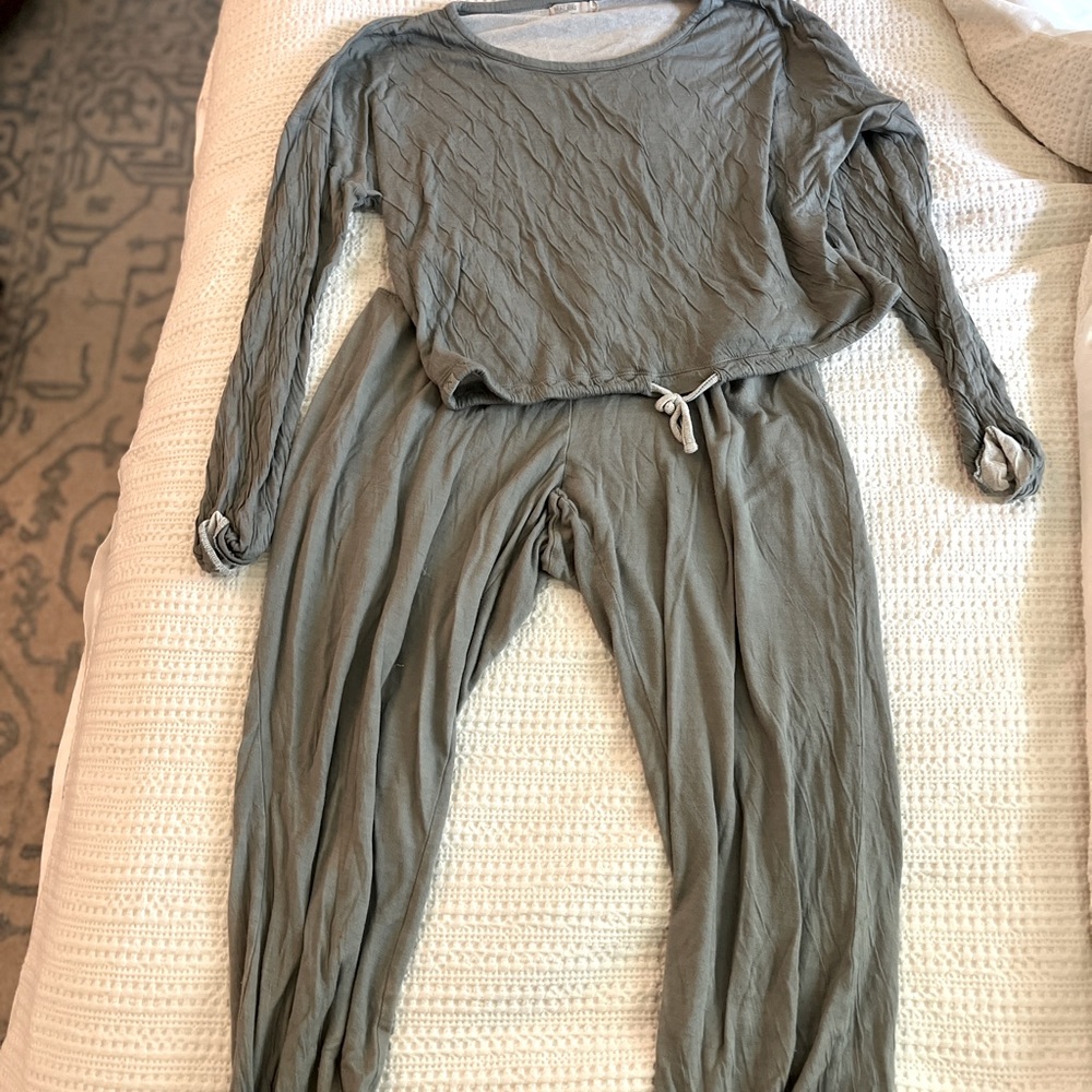 Barefoot Dreams Malibu Collection Crinkle Set